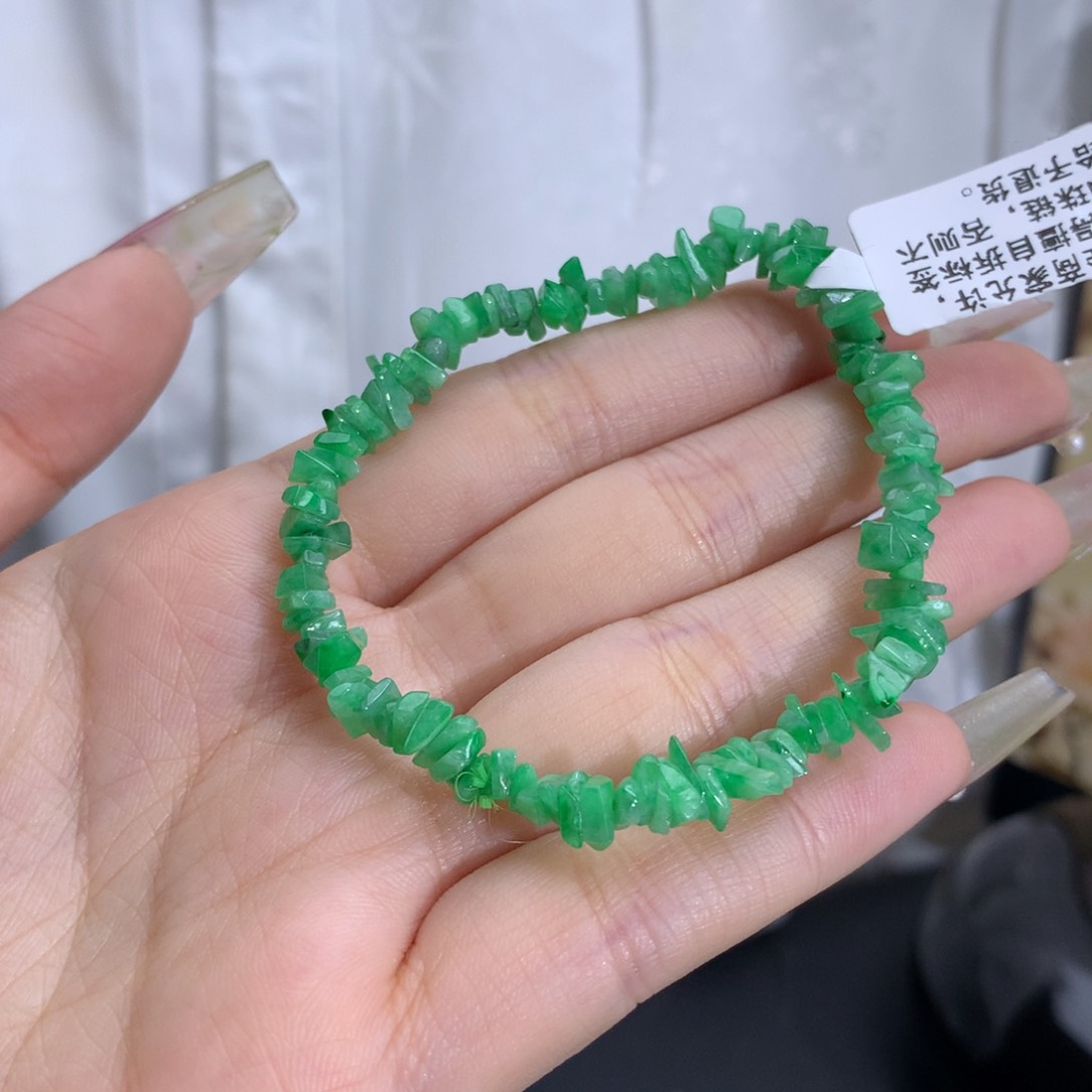 翡翠手链未镶嵌满绿碎碎冰