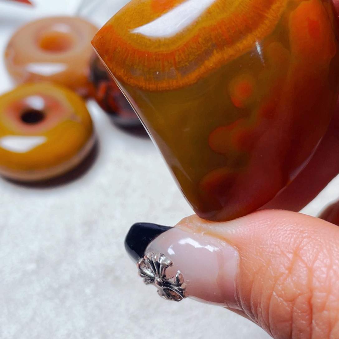 未镶嵌颈饰玛瑙/玉髓致**静