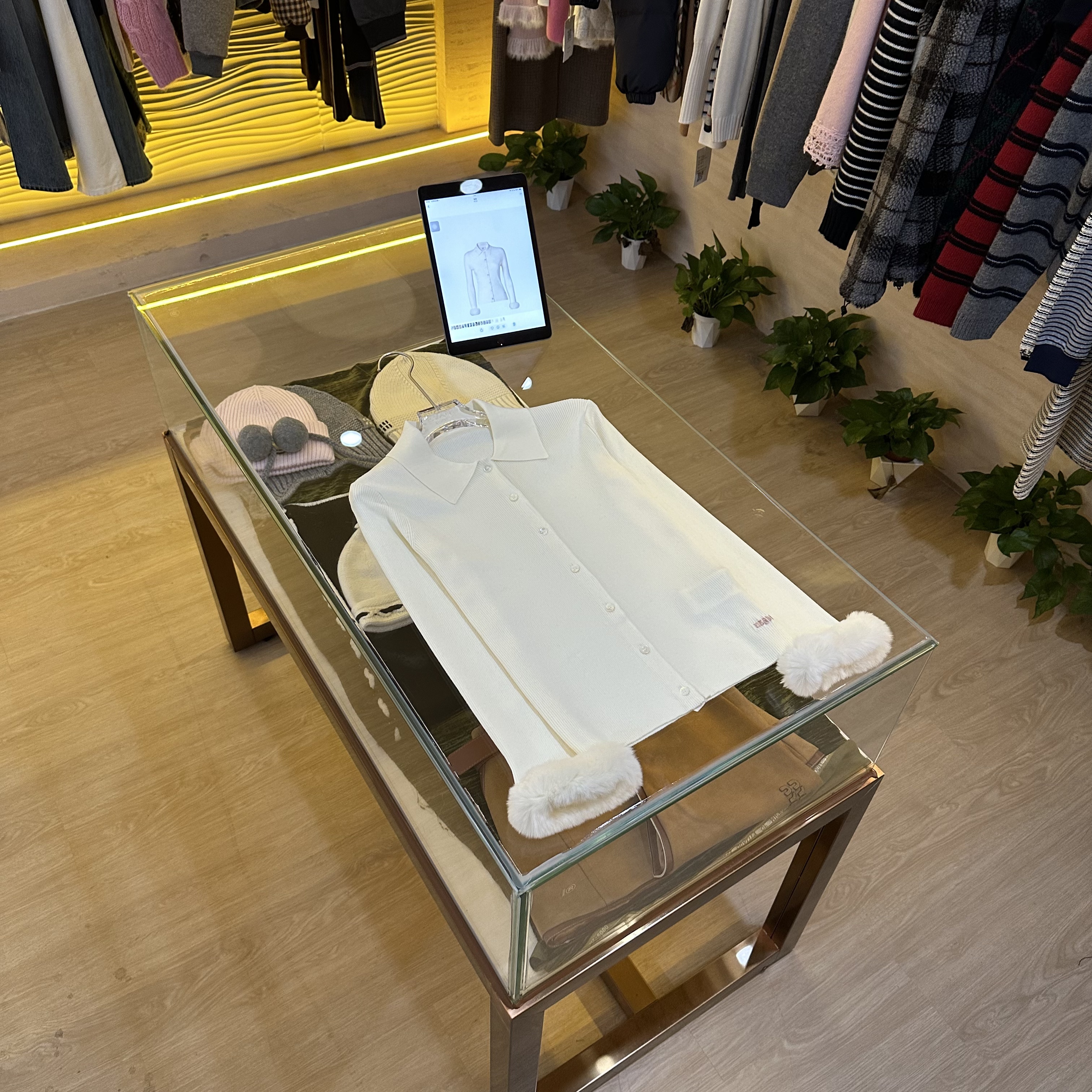 A626【芬达】高版本18针26早春款字母徽标刺绣纯色翻领长袖针织开衫