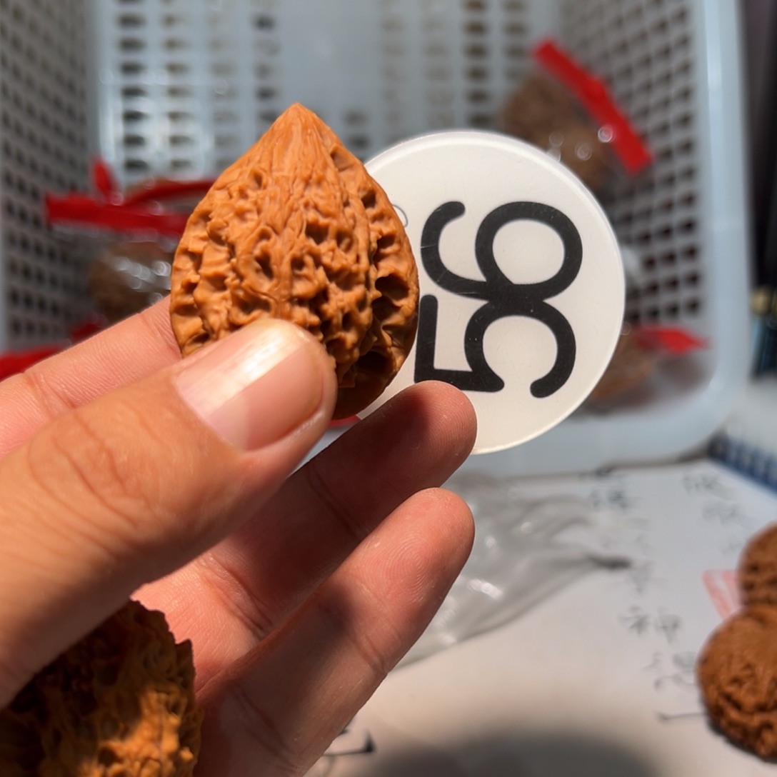 半***想文玩核桃，白色56号