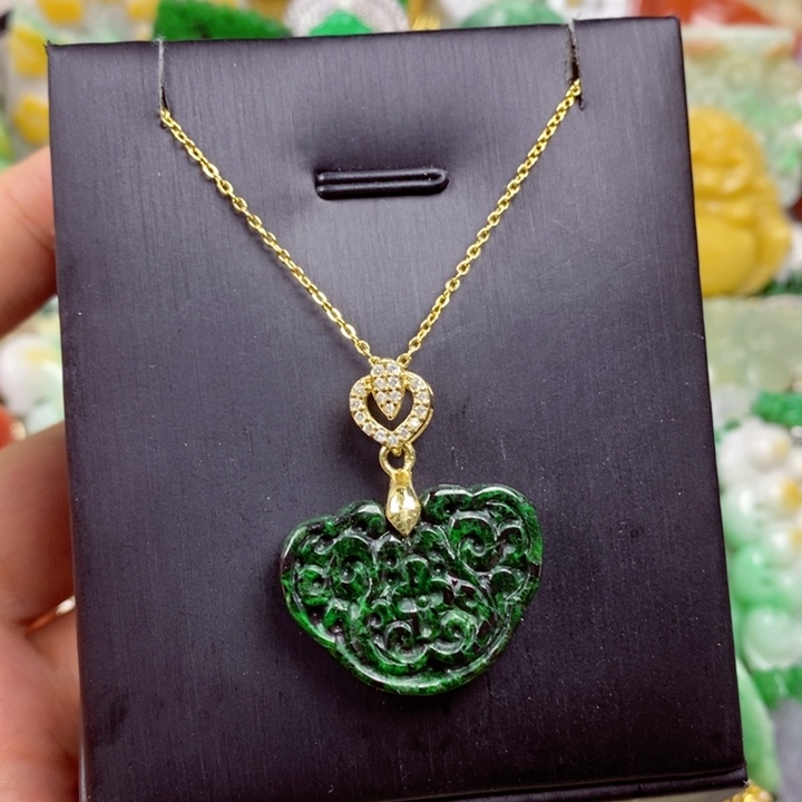 翡翠未镶嵌吊坠(赠链)