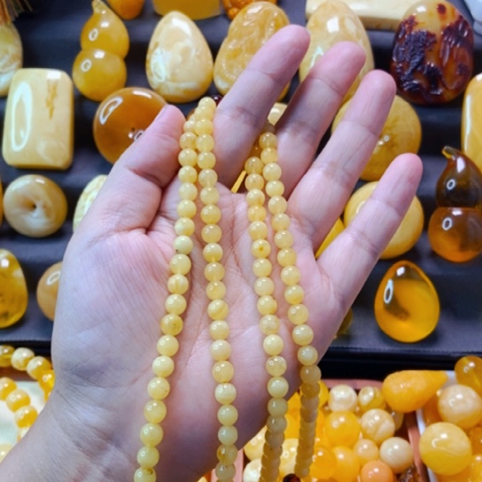 琥珀未镶嵌颈饰天然蜜蜡