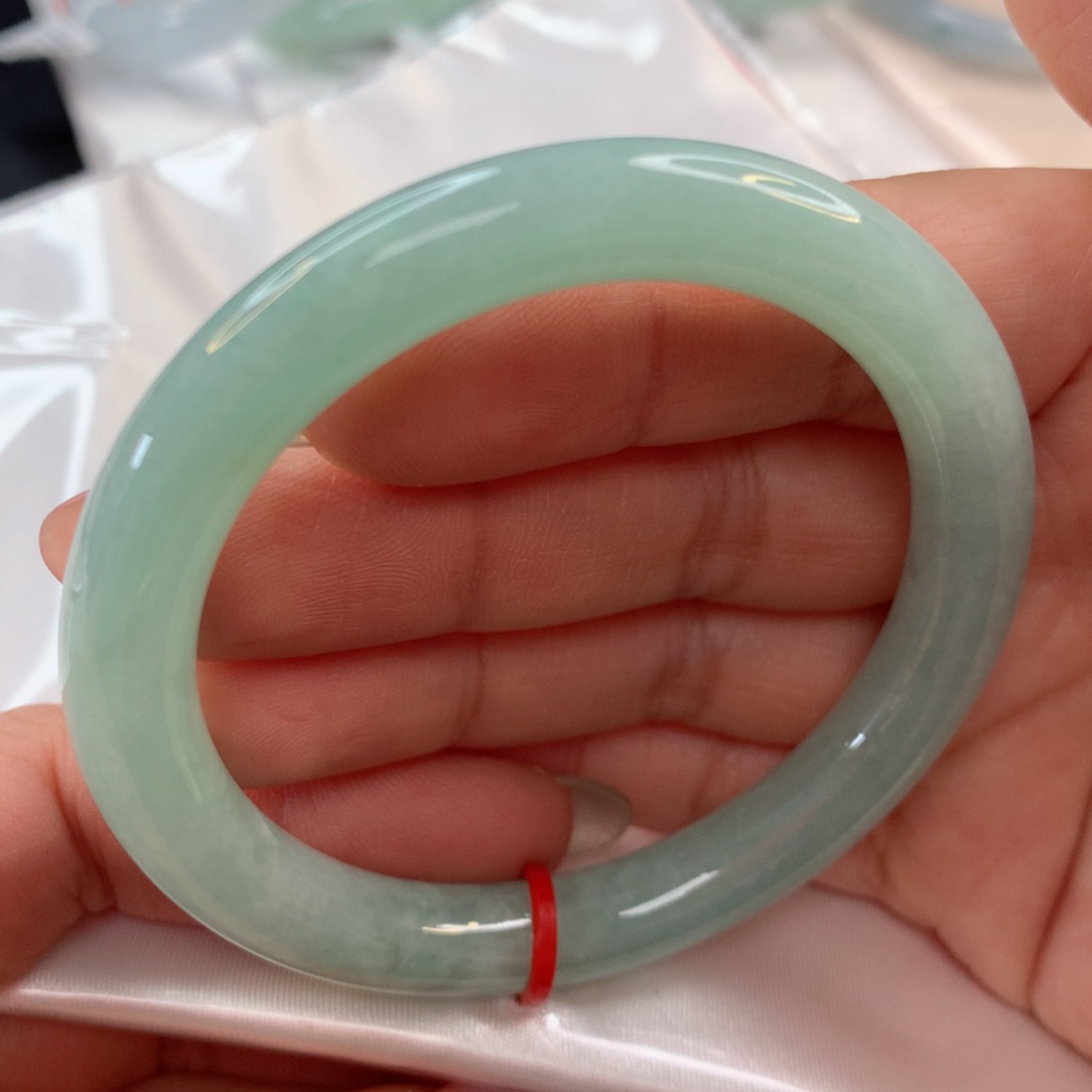 翡翠未镶嵌手镯（圆镯）满色