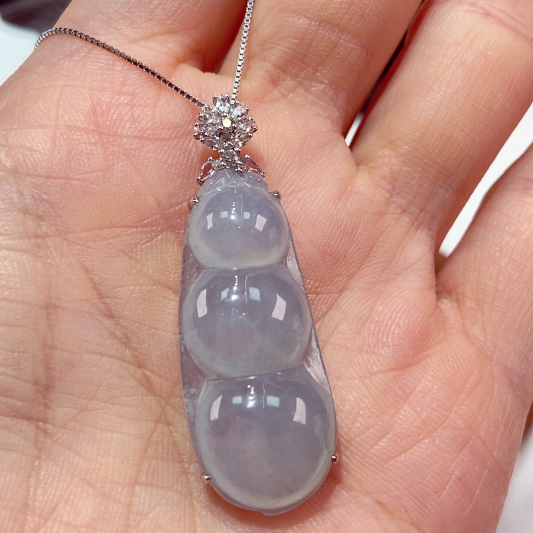 翡翠未镶嵌颈饰豆子