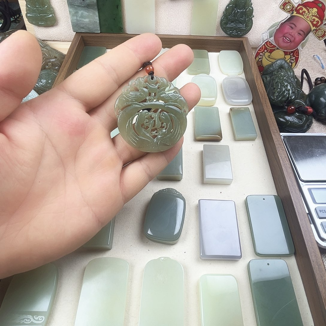 和田玉未镶嵌颈饰