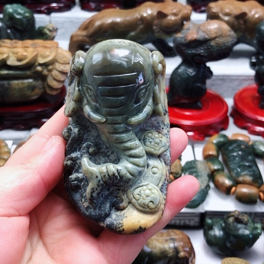 岫岩河磨玉（透闪石质玉）把件未镶嵌