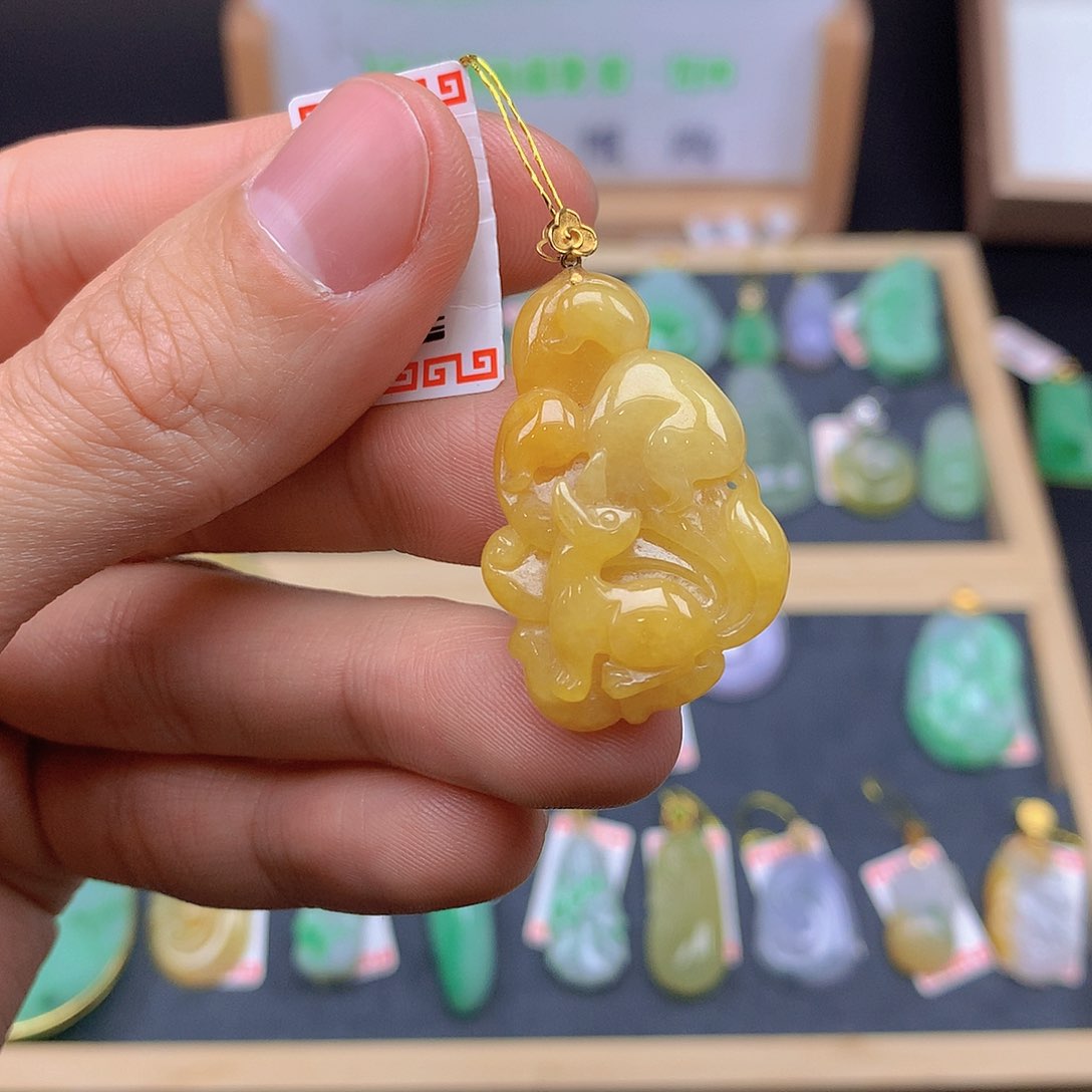 翡翠颈饰18K金镶嵌翡翠