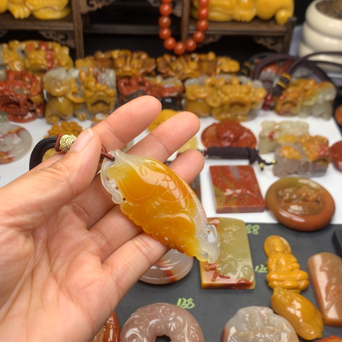 石英质玉（黄龙玉）挂件未镶嵌