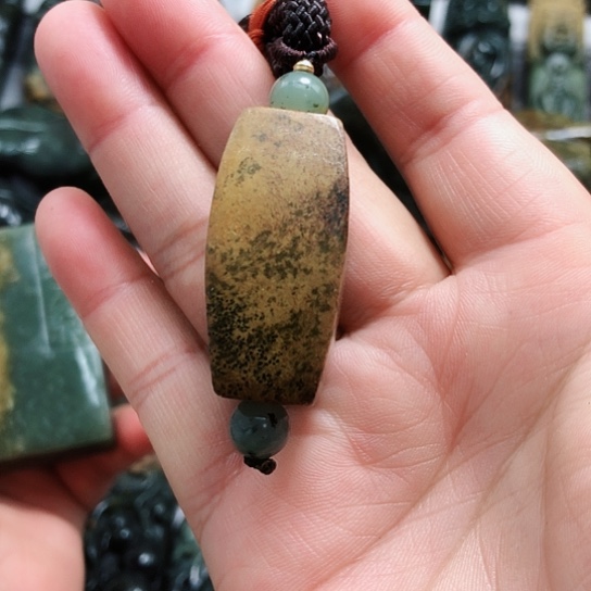 岫岩河磨玉（透闪石质玉）把件未镶嵌