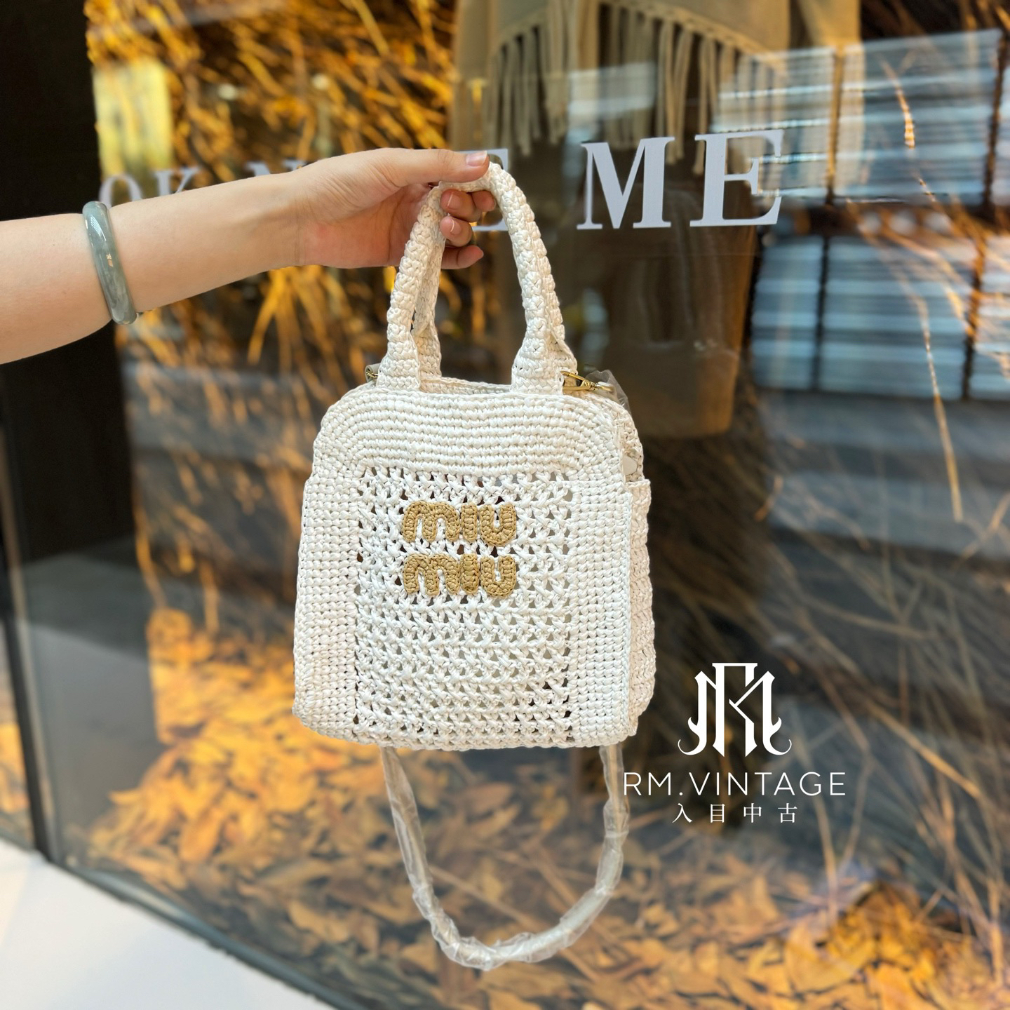 未使用 MIU MIU/缪缪 入目 白色拉菲草托特包（尘袋） 27029