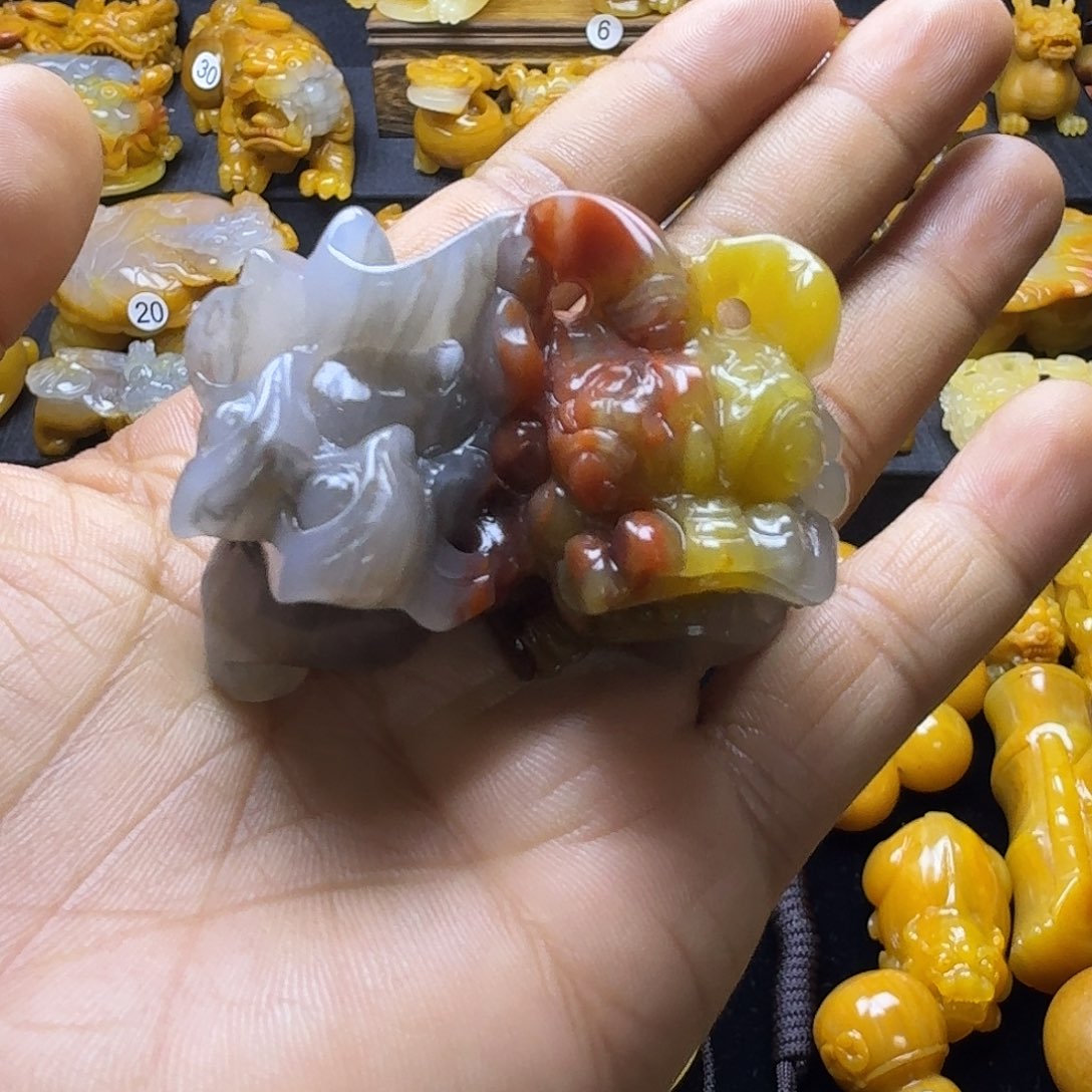 石英质玉（黄龙玉）未镶嵌手玩件