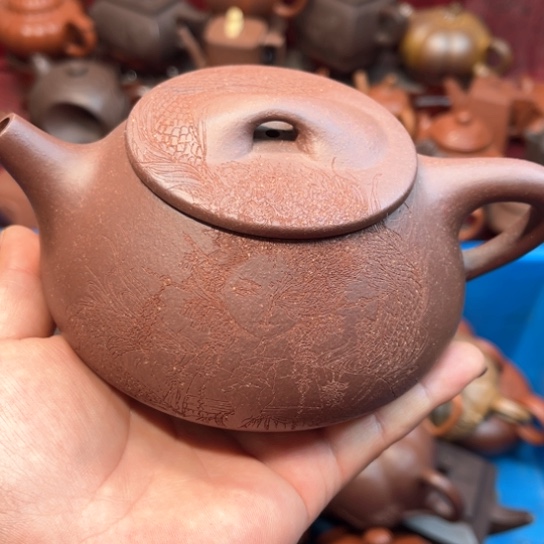 紫砂茶壶左*言瑕疵………………