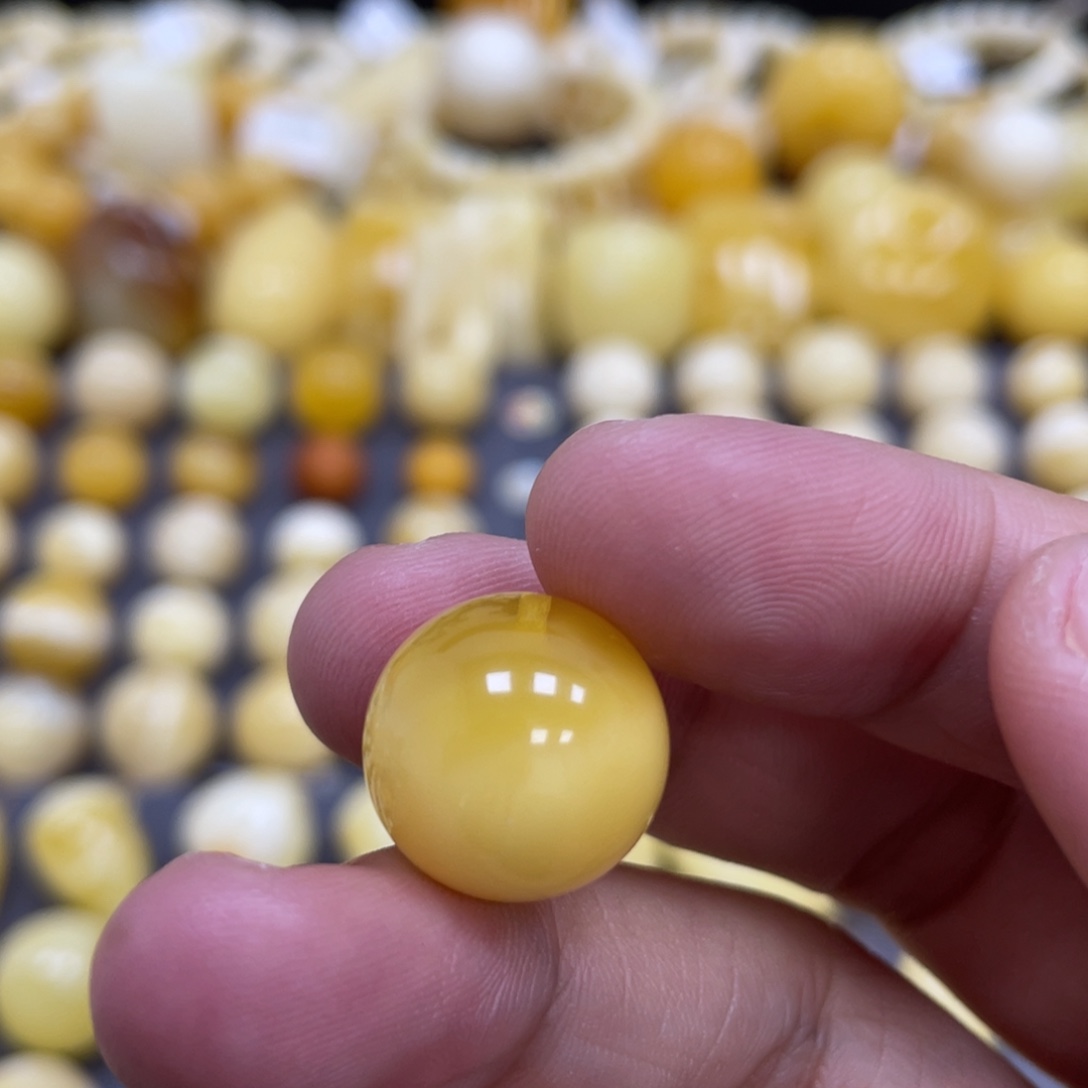 蜜蜡未镶嵌裸石15.4mm瑕疵金白