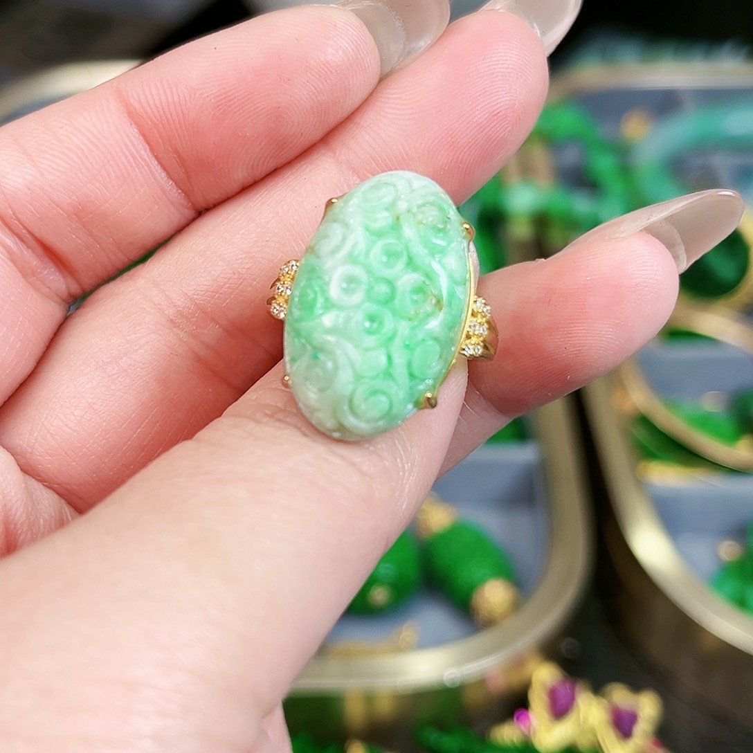 翡翠颈饰银S925镶嵌戒指