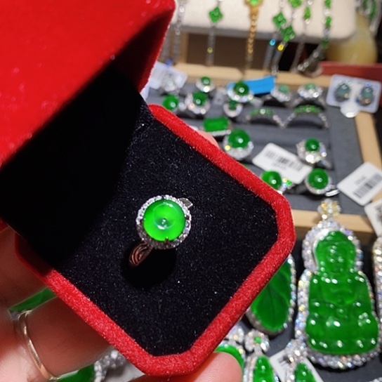 翡翠未镶嵌戒指戒指