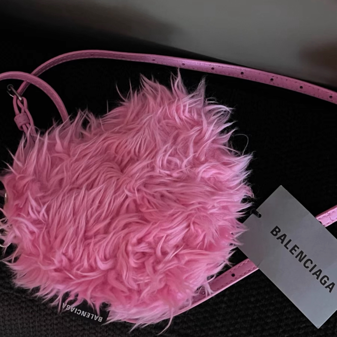 95新 Balenciaga/巴黎世家 毛毛云朵腋下褶皱手拿包毛绒仙女包