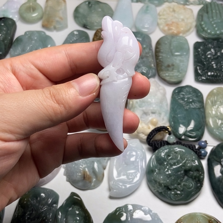 翡翠未镶嵌颈饰龙牙47