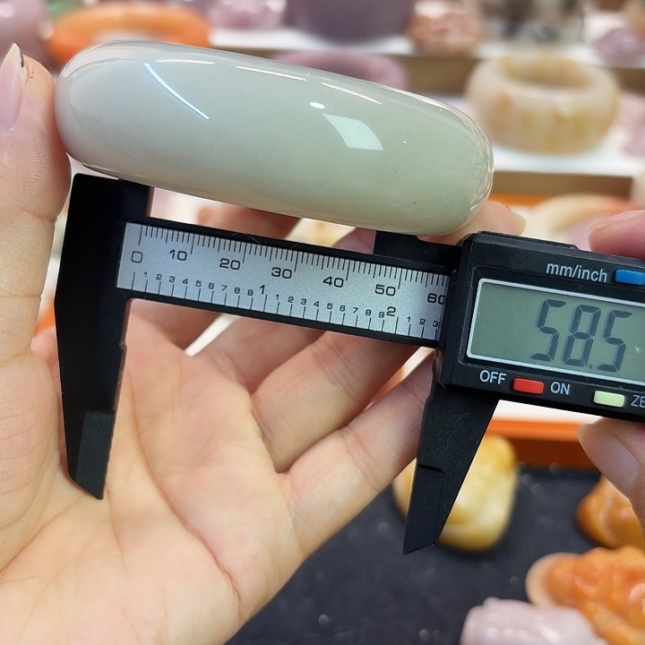 石英岩玉未镶嵌手镯