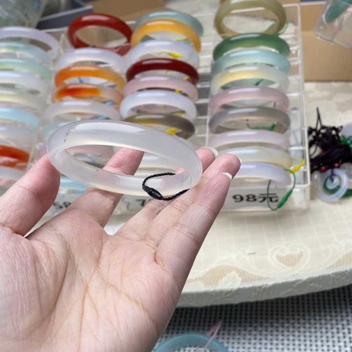 玛瑙/玉髓未镶嵌手镯56圈口