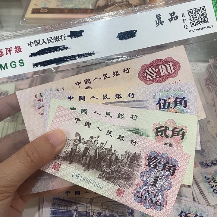 女拖纺织大桥下乡各一张，旧品