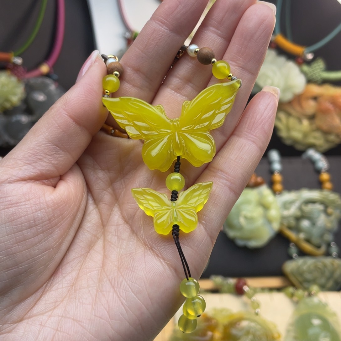 蛇纹石玉未镶嵌颈饰
