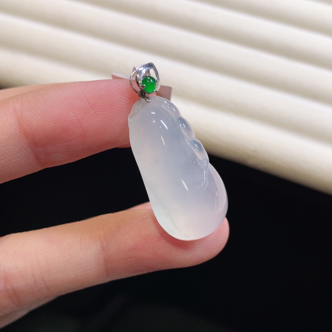 翡翠颈饰18K金镶嵌瓜