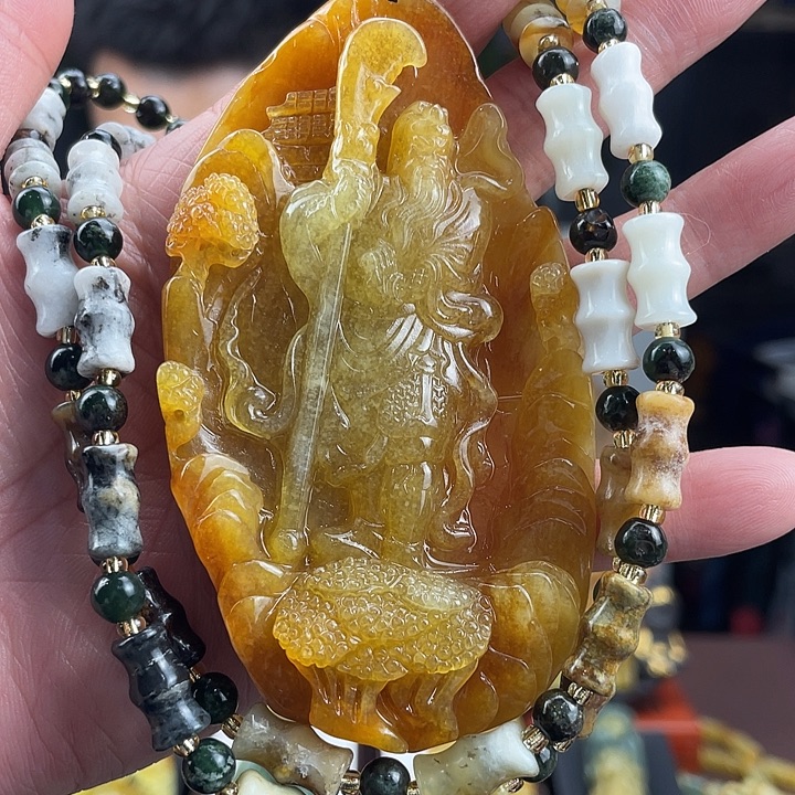 蛇纹石玉未镶嵌颈饰