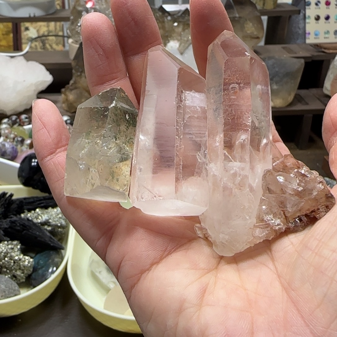 未镶嵌车挂水晶不退换马达加斯加晶柱