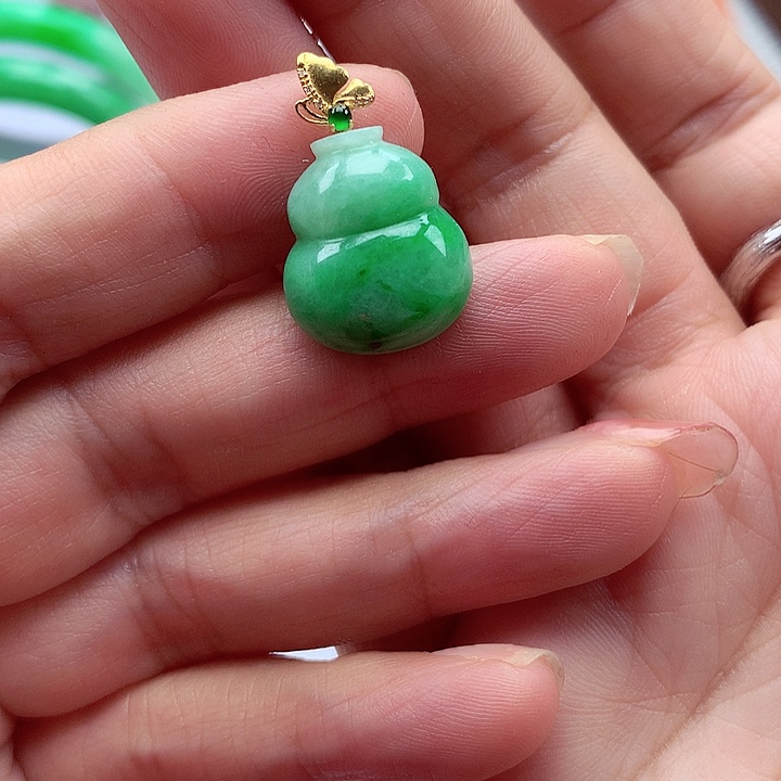 翡翠颈饰18K金镶嵌翡翠