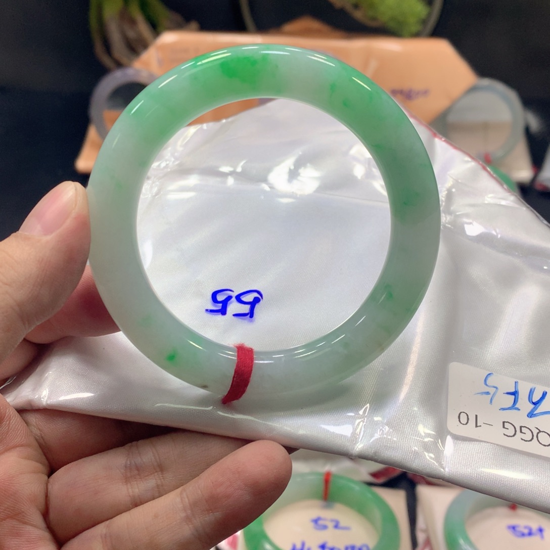 翡翠未镶嵌手镯翡翠手镯