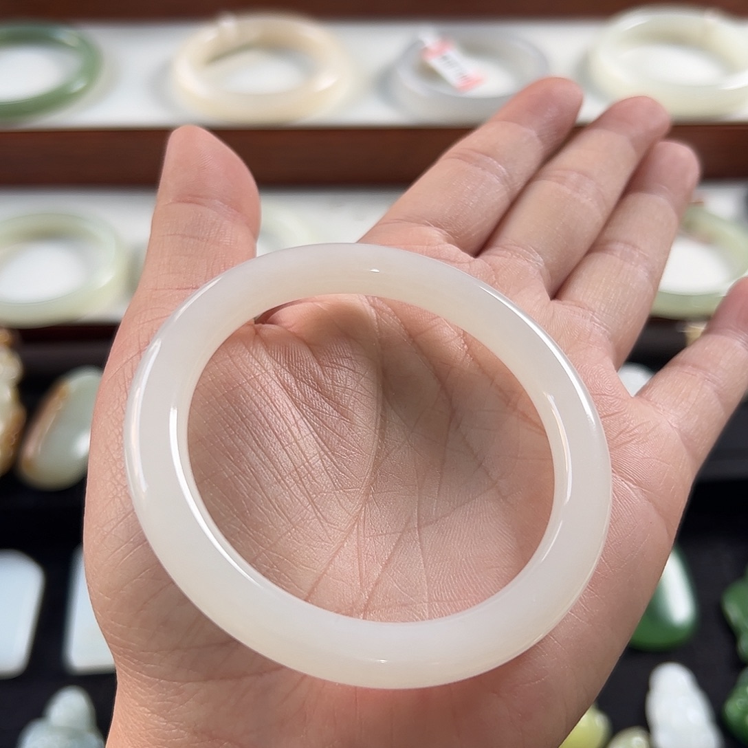 和田玉未镶嵌手镯