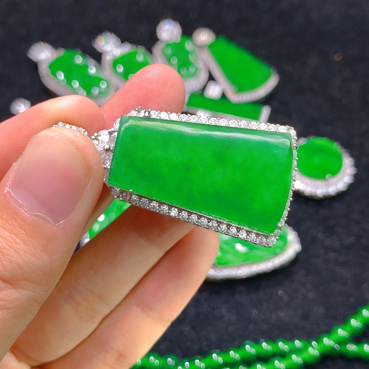 翡翠颈饰银S925镶嵌一个