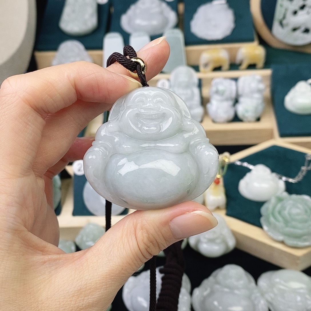 翡翠未镶嵌颈饰佛公
