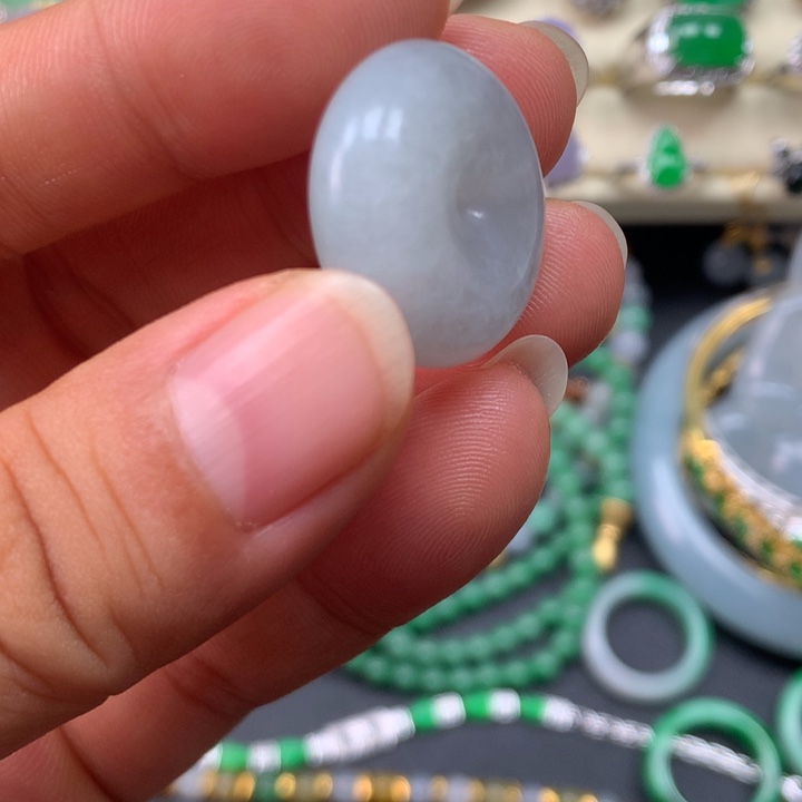 翡翠未镶嵌颈饰平安扣