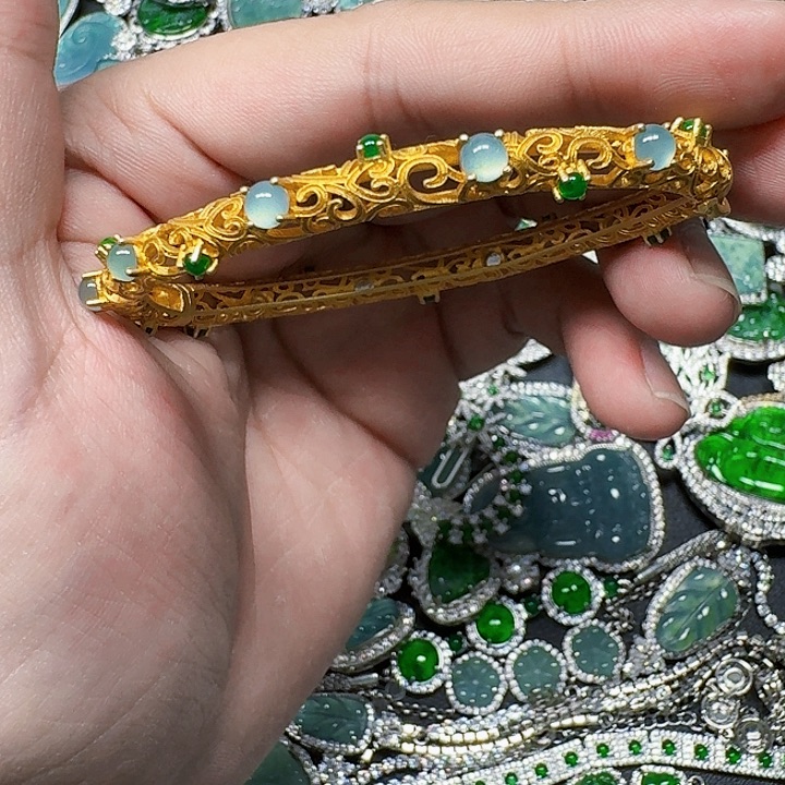 翡翠颈饰未镶嵌天然A货翡翠放漏