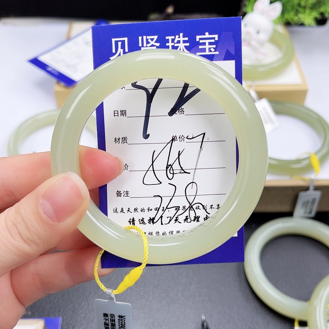 和田玉未镶嵌手镯