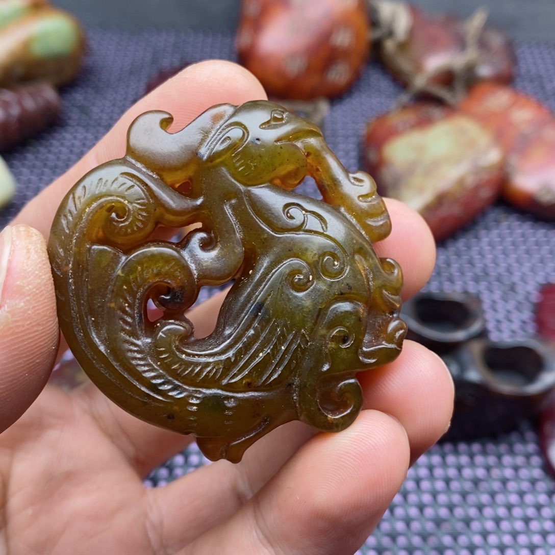 蛇纹石玉颈饰未镶嵌