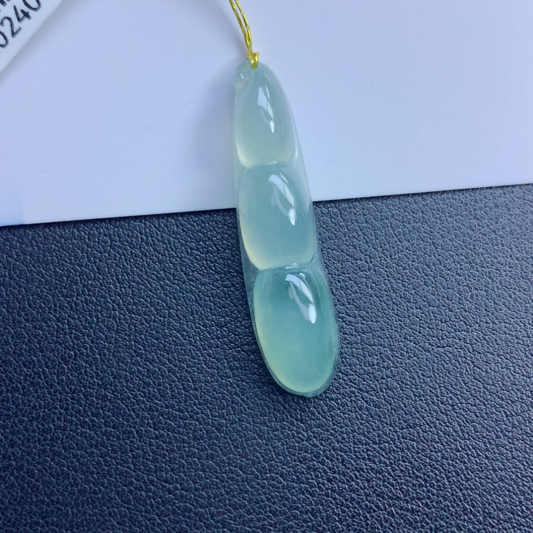 翡翠颈饰未镶嵌福豆