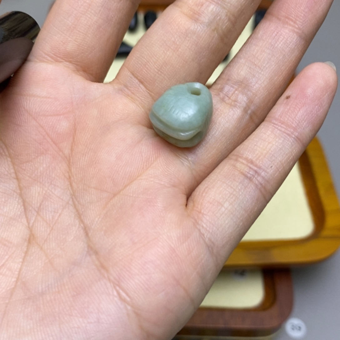 芬***织蛇纹石玉未镶嵌配饰