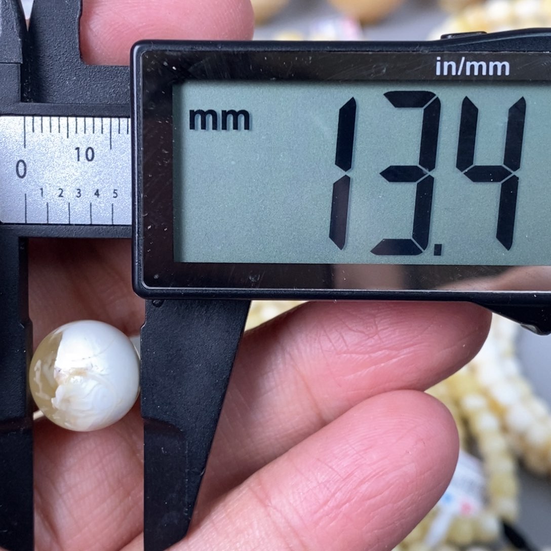 蜜蜡珠宝奇石未镶嵌有轻微花粉