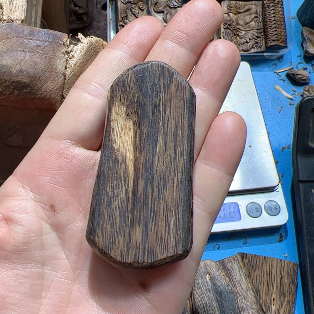 沉香吊坠白棋素牌17.9克