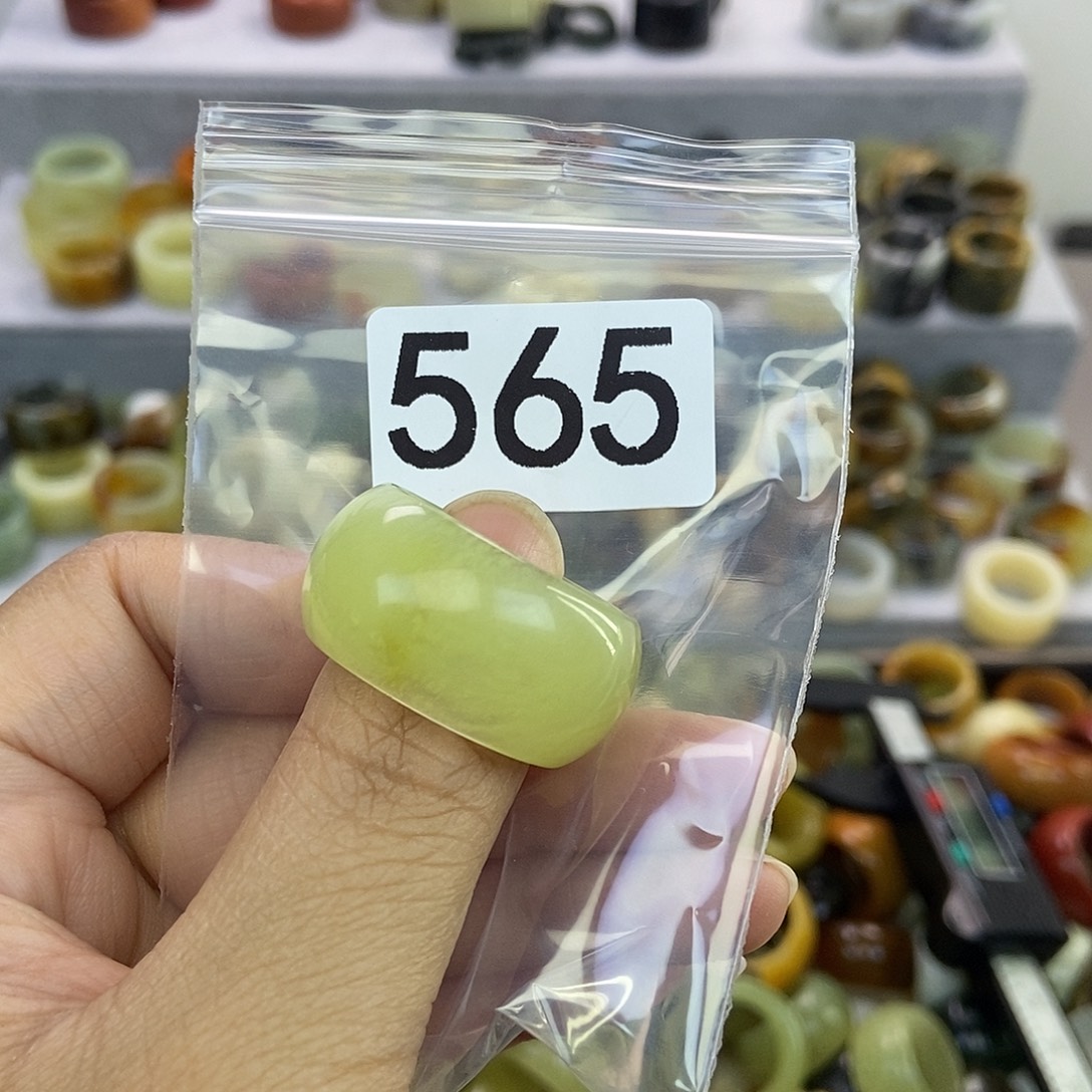 六***〉蛇纹石玉未镶嵌戒指