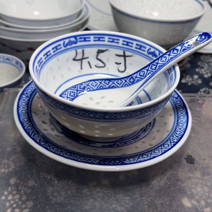 陶瓷青花玲珑的三件套