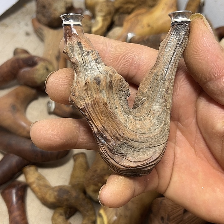 妖***孽木雕艺术品的制作与制作等方面都取得很好成绩的