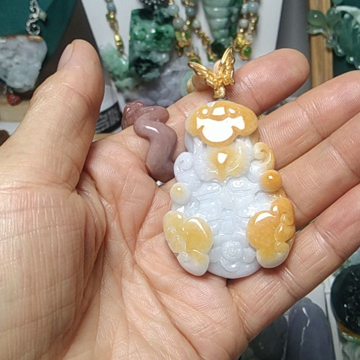 翡翠吊坠(赠链)未镶嵌