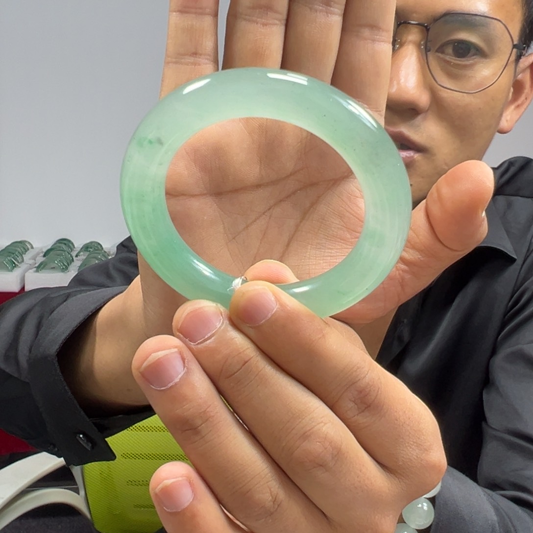 石英质玉（非洲翠）手镯未镶嵌