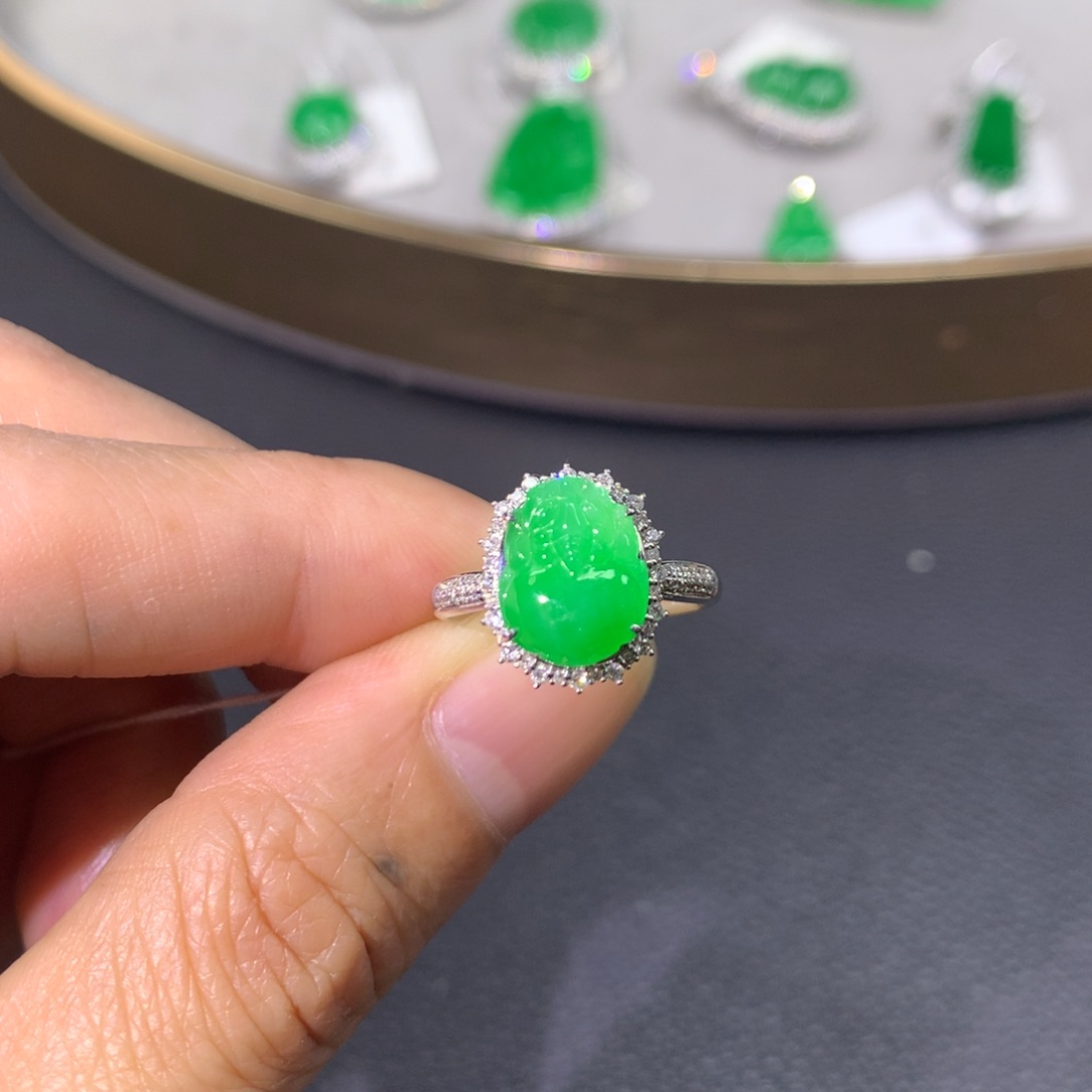 翡翠戒指18K金镶嵌翡翠