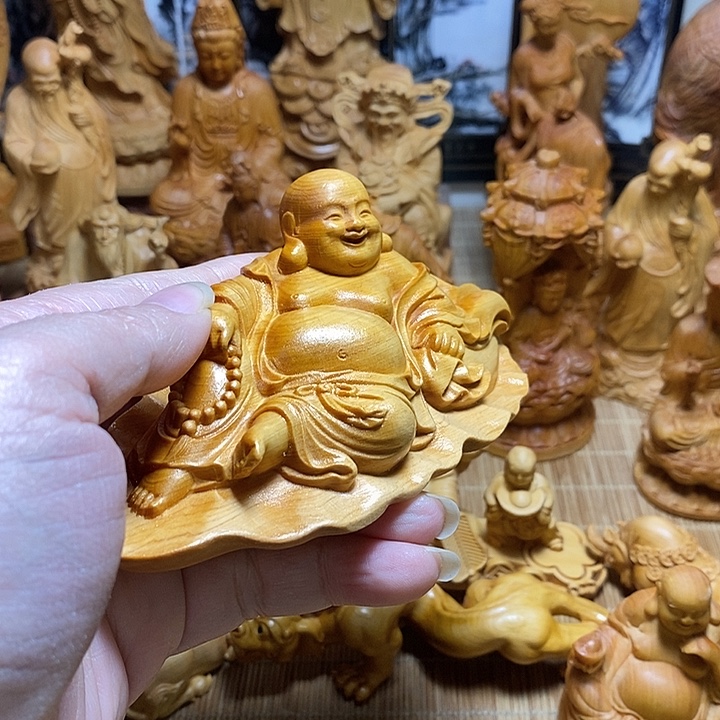 大***姐柏木（崖柏）弥勒摆件
