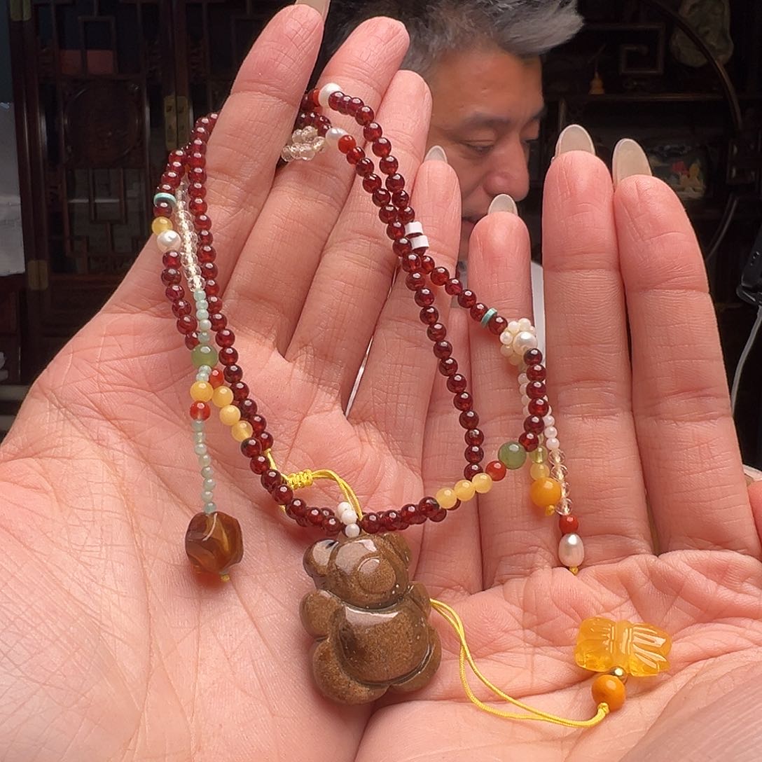 琥珀裸石未镶嵌QQ010。项链