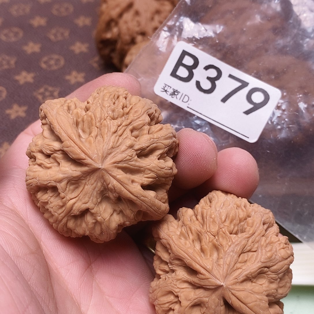 把件文玩核桃粗筋48尺。  